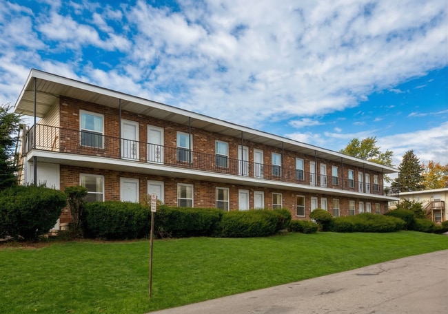 Building Photo - A comfortable 1 Bedroom with 1 Bathroom apartment in Anderson Avenue Unit 794 #9