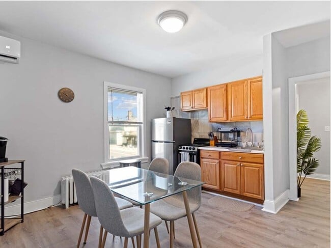 Building Photo - 254 S Whitney St Unit 3