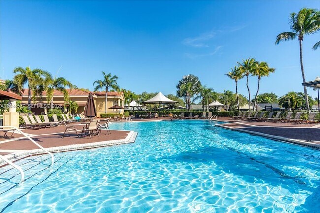 2220 SE 27th Dr Unit 205B