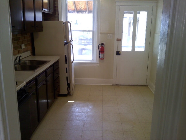 Photo - 220 W Spruce St