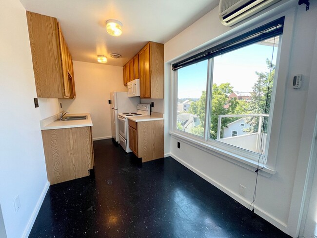 Photo - Escolier Apartments