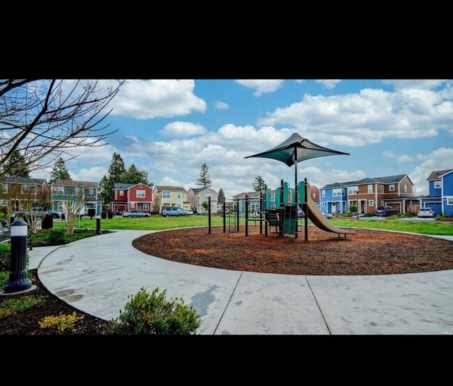 Photo - 32 Lipton Way Townhome