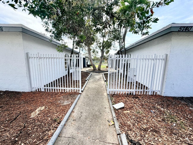 5730 NW 27th Ct