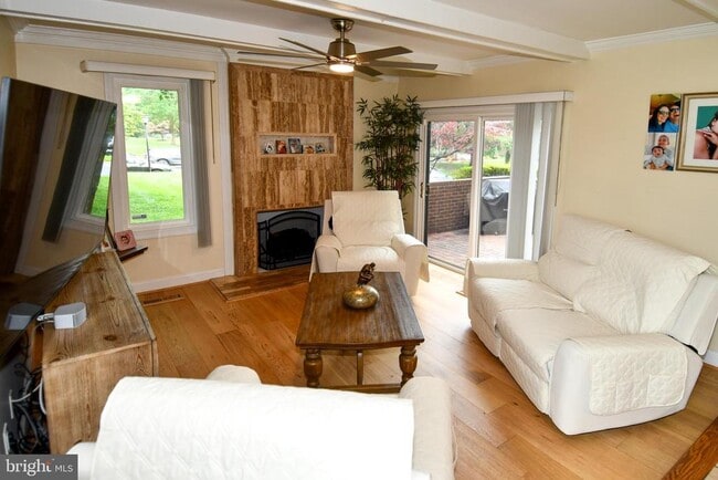 Photo - 9401 Hickory View Pl