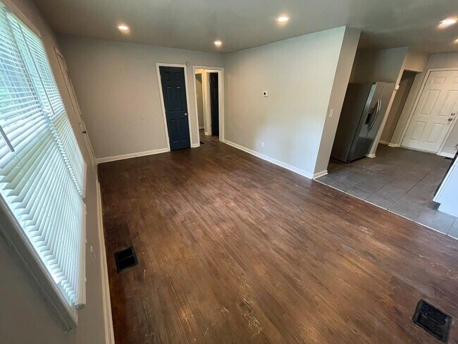 Photo - 1642 Mary George Ave NW