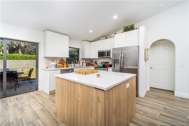 Photo - 2141 SW Janette Ave