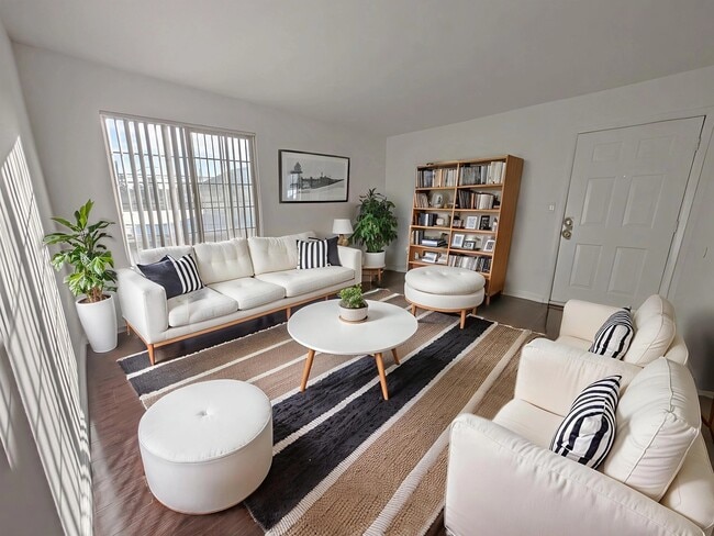 Building Photo - 4402 Mammoth Ave