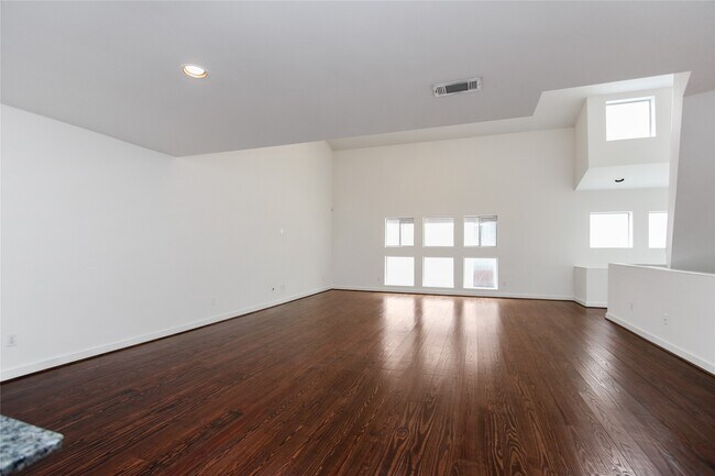 Building Photo - 319 Sydnor St