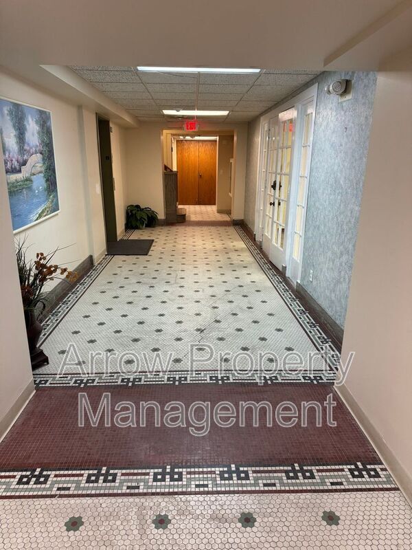 Photo - 208 E 5th St