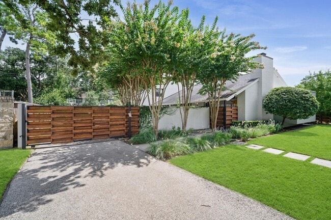 10 Inwood Oaks Dr