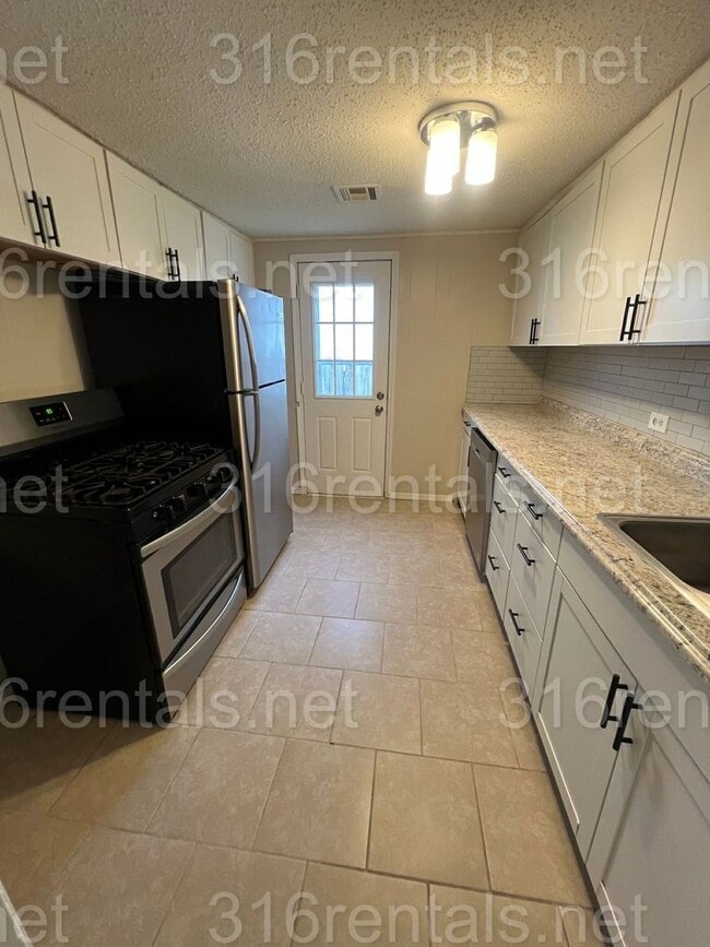 Photo - $1150 - **COMING SOON** 3 bed 1 bath - Single Family Home