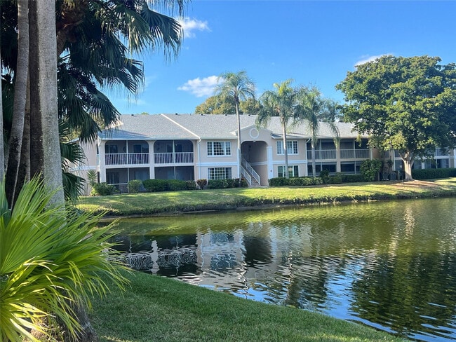 Building Photo - 13851 Oneida Dr Unit H1