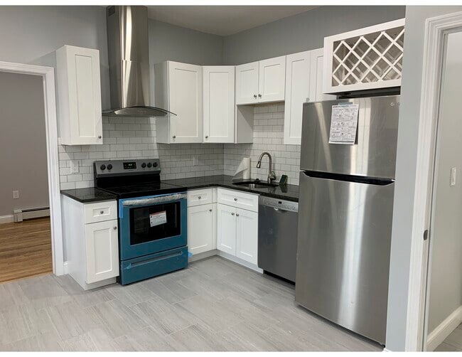 Building Photo - 153 Chestnut St