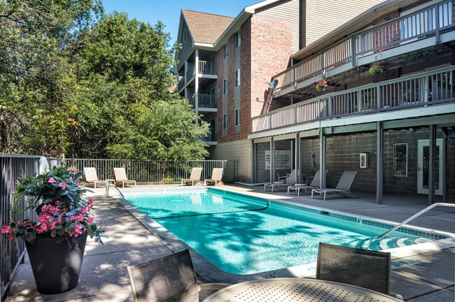 Minnetonka Hills Apartments