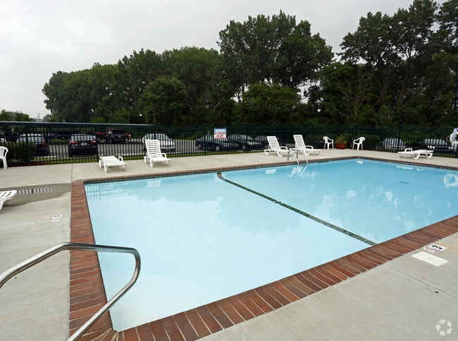 Maple Creek Apartments