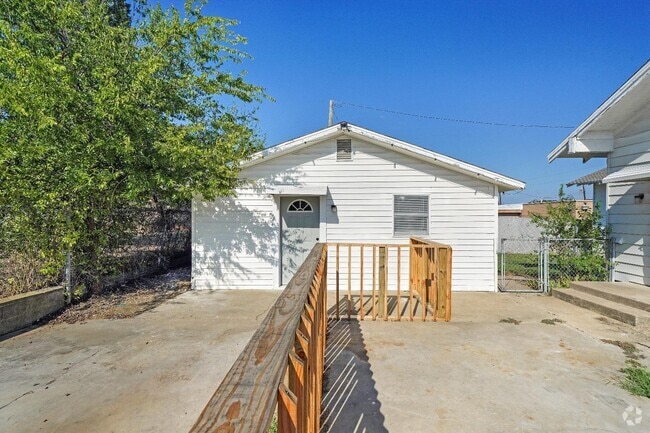Building Photo - 200 SW 6th Ave Rental