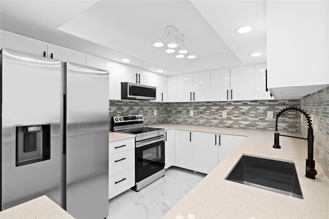 Photo - 800 Parkview Dr Unit 718