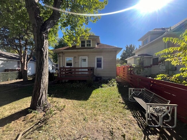 Building Photo - 1707 Adams St
