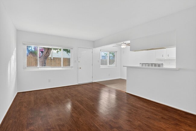 Photo - 2325 2nd St Unidad 2325-02