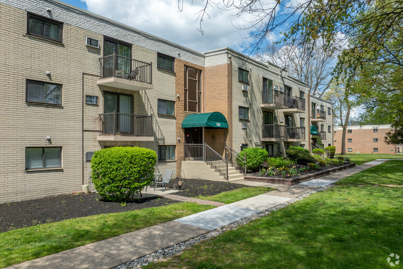 1575 W Street Rd Warminster, PA 18974 - Meadowood Condominiums