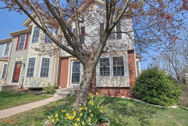 Photo - Extremely well maintained END UNIT townhou...