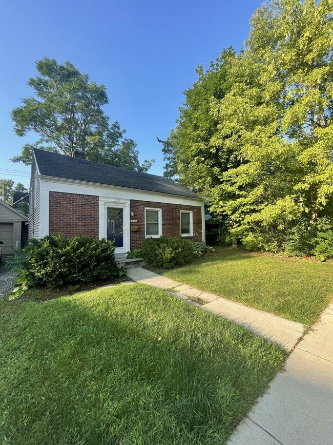 Photo - 918 Sylvan Ave