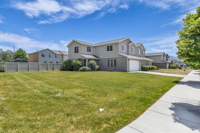Photo - 4 Bedroom 3 Bathroom Home in Springville!