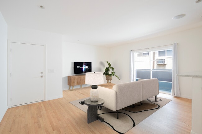 1220 N Formosa Ave