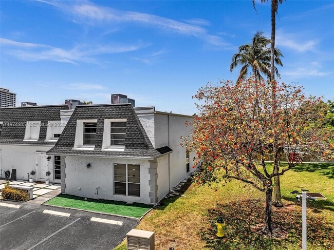 Photo - 825 NE 26th Ave