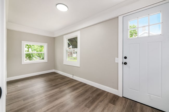 Photo - 960 Carpenter St