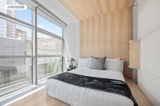 Photo - 447 W 18th St