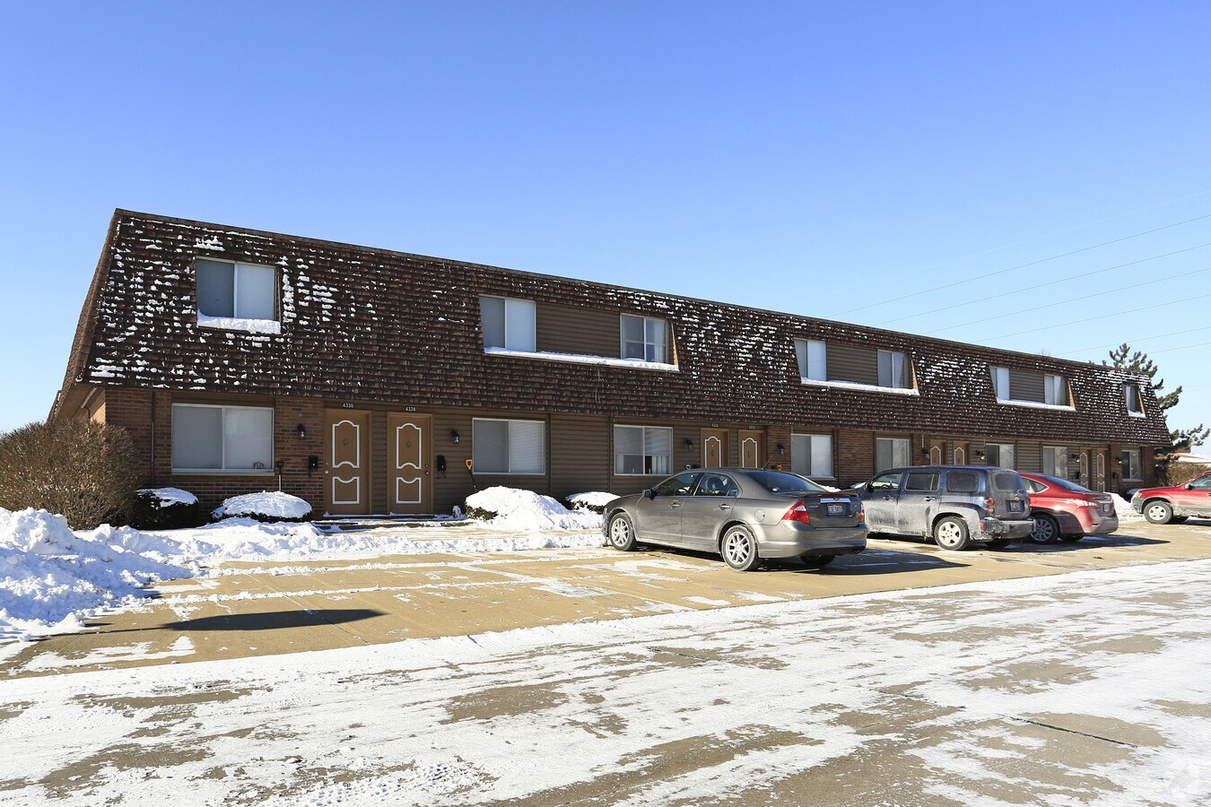 Almadien Village Townhomes - Almadien Village