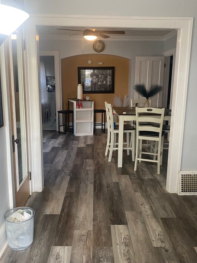 Building Photo - 14111 Jenne Ave Unit For rent lower Rental