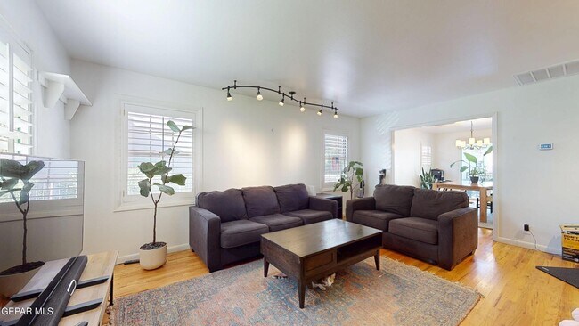 Photo - 1103 Madeline Dr