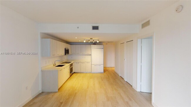 Photo - 55 SW 9th St Unidad 2010