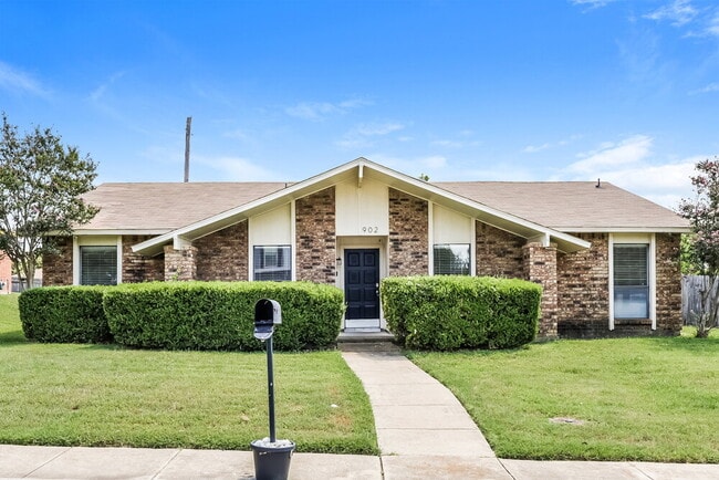 Building Photo - 902 Live Oak Dr Rental