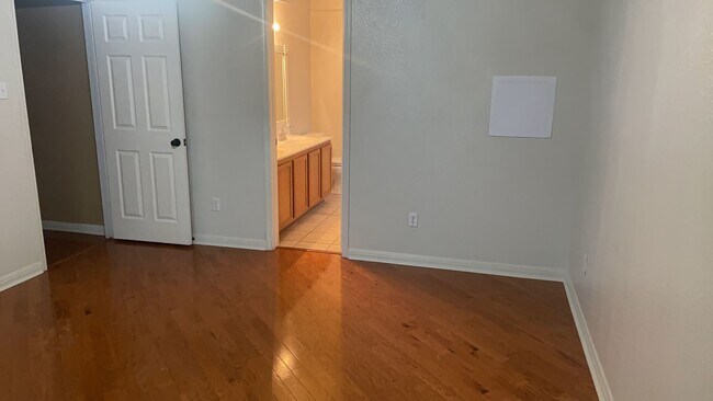 Photo - AMAZING 2-STORY 3 BEDROOM!!