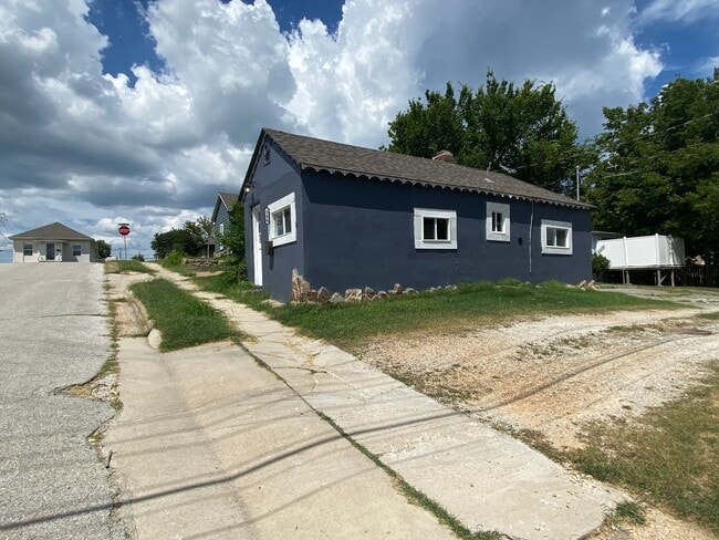 306 S 3rd St