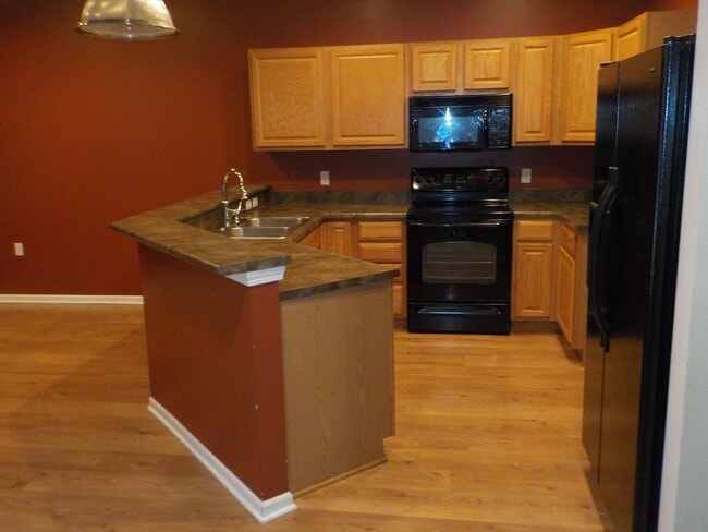 Photo - 125 E 7th St