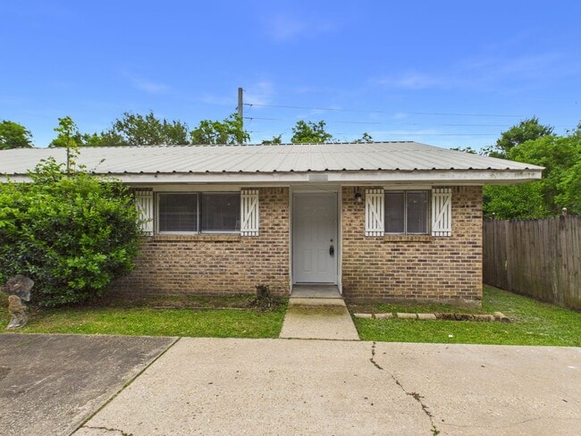 Building Photo - 116 Rials Dr Unit B