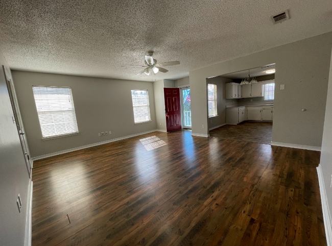 Photo - 447 Apple Dr