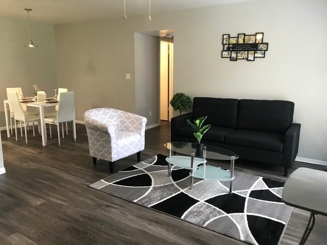 Photo - Las Palomas Apartments