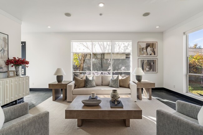 Photo - 162 Vieux Carre Dr