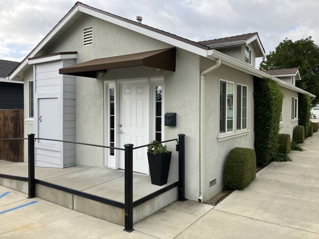 Building Photo - 3050 122-124 Allen Street Unit 122 B