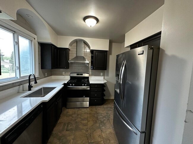 Photo - 7080 Highview St