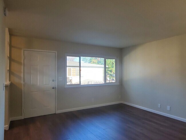 Photo - 3220 Williamsburg Dr Unit 4