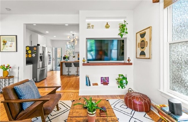 Photo - 565 Harold Ave NE