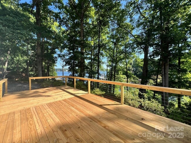 Photo - 491 Robinson Rd