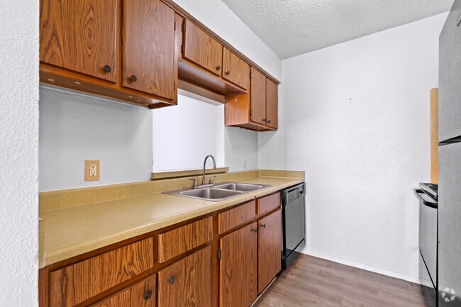 2BR, 1BA - 865SF - Kitchen