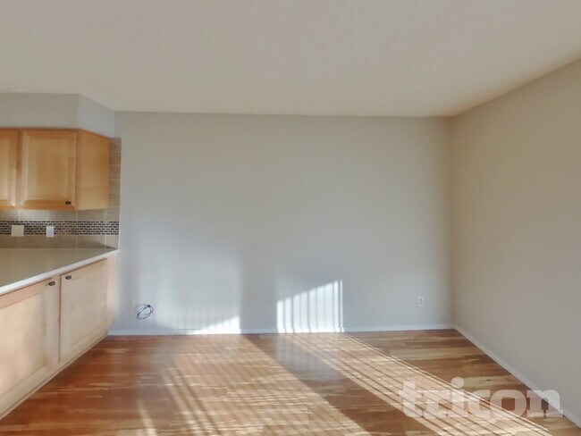 Photo - 709 Honeybee Ct